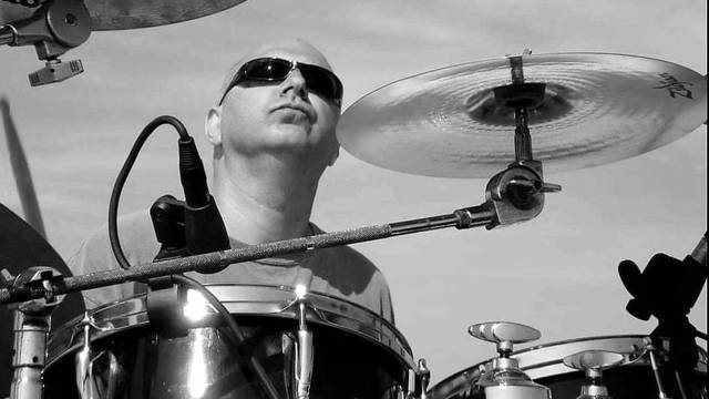 Umro je Nikica Duraković, bivši bubnjar Atomskog Skloništa
