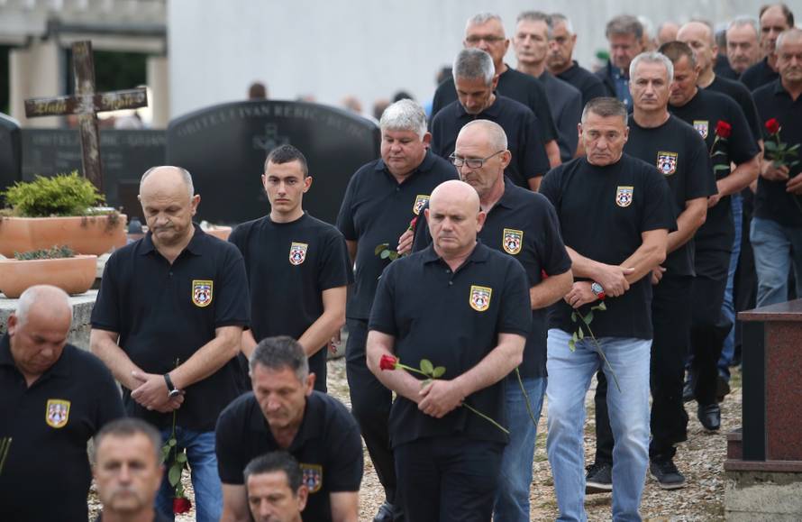 Imotska krajina oprostila se od svoga komodora Ivice Tolića