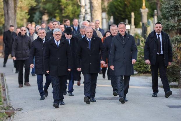 Zagreb: Izaslanstvo HDZ-a položilo cvijeće povodom 26. godišnjice smrti dr. Franje Tuđmana