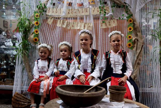 FOTO Dani komina, pure i brozina: Tijarica proslavila dane tradicije unatoč lošem vremenu