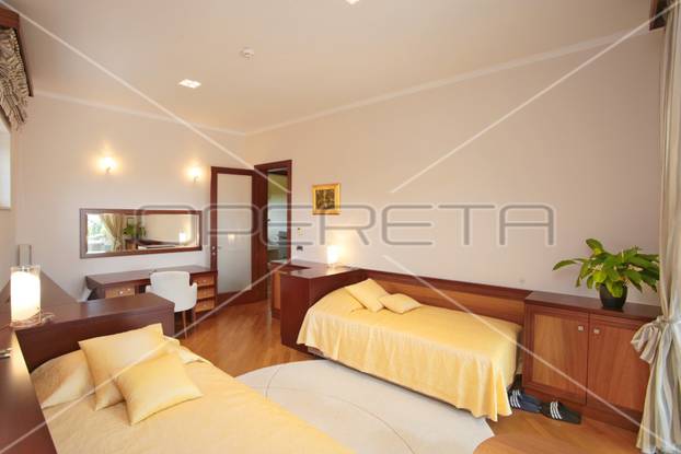 FOTO Ovu vilu od 15 milijuna eura prodaju u Sesvetama! Lift, vrtlari, fontane, mala sirena...