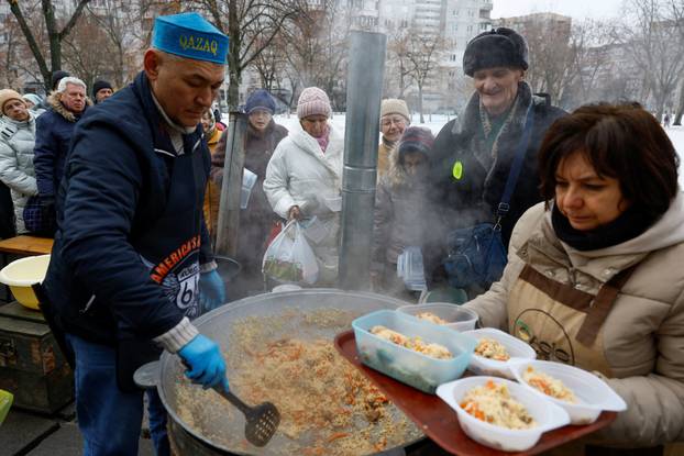 Residents cope with electricity, heating and water outages following Russian attacks on Ukraine's infrastructure in Kyiv