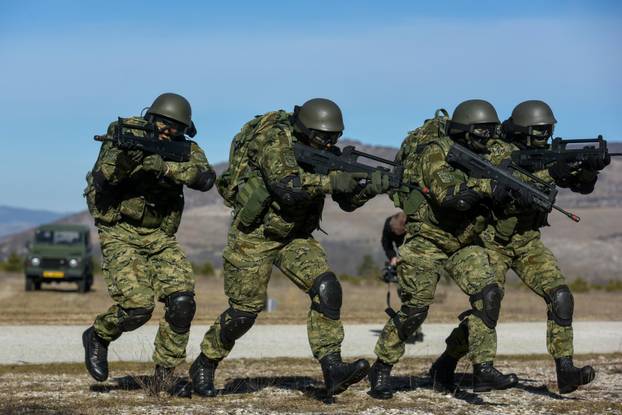 Udbina: Zimski kamp za obuku kadeta 16. nara&scaron;taja HV-a