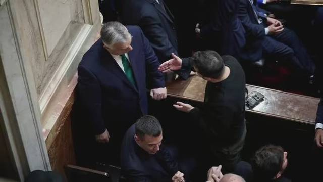 VIDEO Na svečanosti se susreli Zelenski i Orban: 'Razgovarali smo što je moguće izravnije'