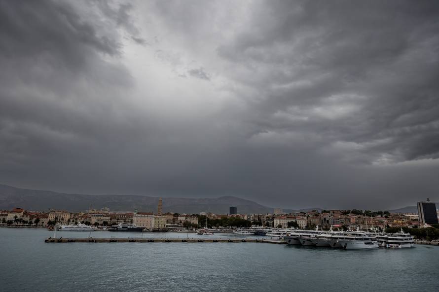 Split: Koncert u čast Oliveru Dragojeviću  na trajektu za Velu Luku