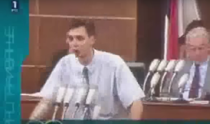 Četnik ostaje četnik: Vučić tjera Hrvate kao i u ratu: Huškao je u Glini, puškom šetao u Sarajevu