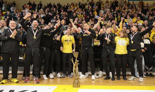 FOTO Trofej Kupa vratio se u Split nakon 21 godine čekanja. Pogledajte kako su ga proslavili