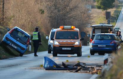 Nesreća kraj Vodnjana: Auto je preticao, udario drugi i izletio