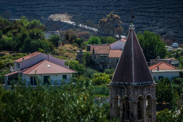 Žrnovnica: Zgarišta po obroncima Mosora