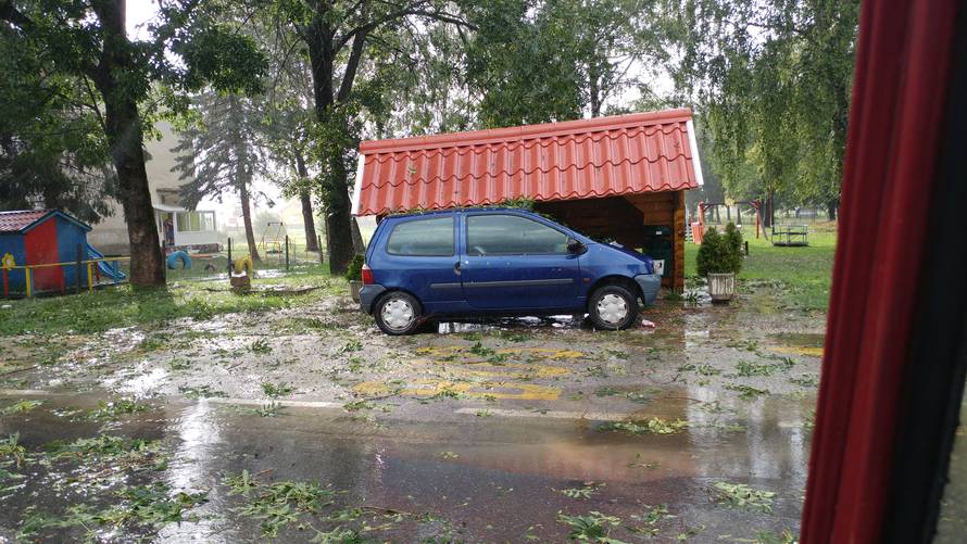 'Tuča joj je razbila glavu, jedva smo joj  zaustavili krvarenje...'