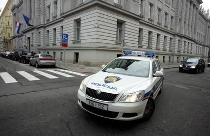 Zagreb: Vadio je spolovilo pred djecom i masturbirao