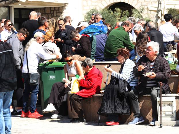Šibenik: Podjela hrane na uskršnji ponedjeljak