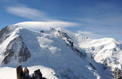 Zatvorene ceste, ledenjak na Mont Blancu pred urušavanjem