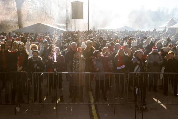 Doček Nove godine u podne u centru Fužina