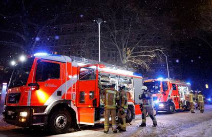 U centru za migrante u Berlinu izbio požar, deseci ozlijeđenih