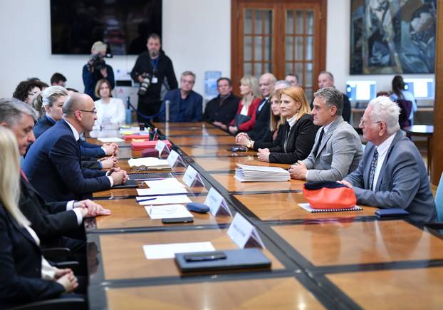 Zagreb: Hrvatska stranka prava, Hrvatska demokršćanska seljačka stranka i Hrvatsko bilo predale su liste DIP-u