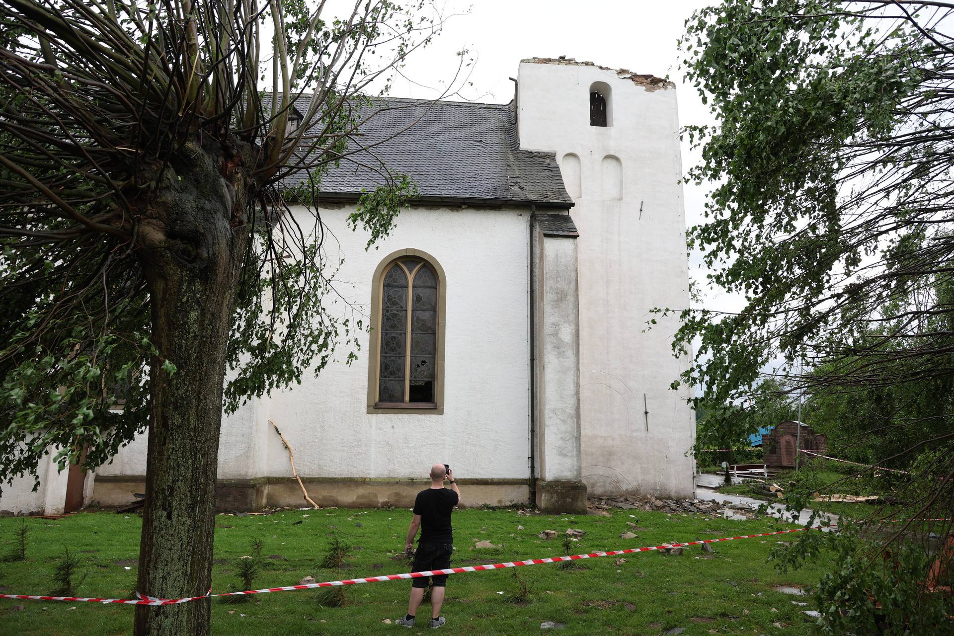 Suspected tornado right massive damage in Lippstadt