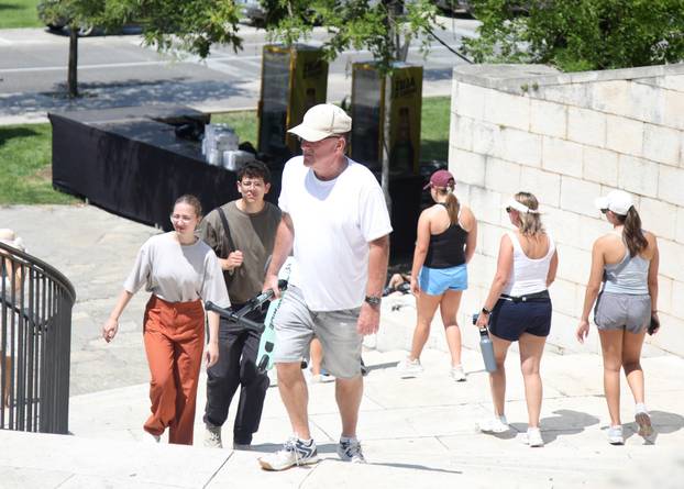 Šibenik: Po najve?oj temperaturi turisti razgledavaju ljepote grada
