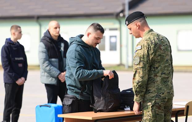 Ministar Anušić i general Kundid na prvom danu TVO-a na Slunju