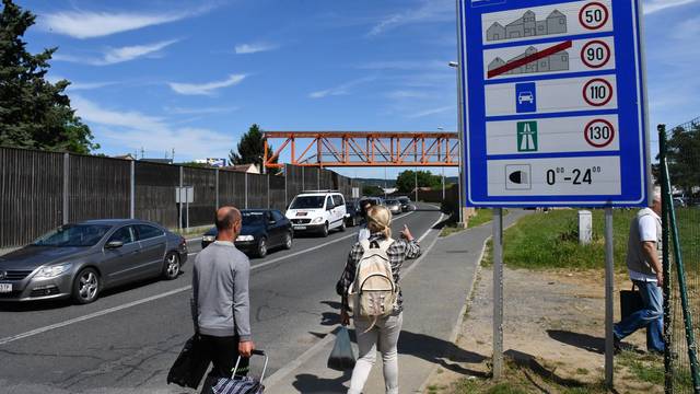 Kolone vozila na graničnom prijelazu s BiH u Slavonskom Brodu