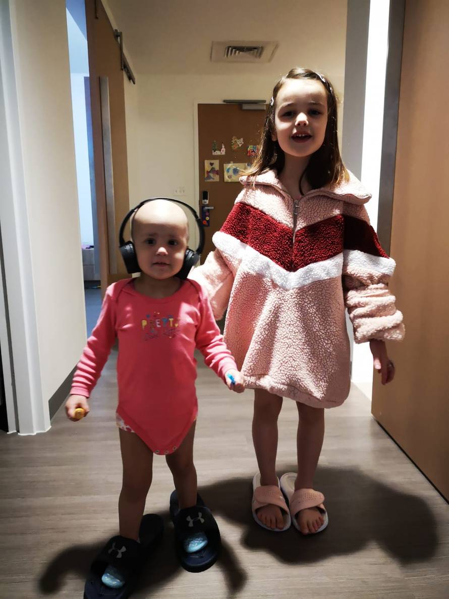 Ovako izgledaju Milini dani u bolnici: Smije se i gleda crtiće