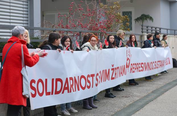 Zagreb: Mirna akcija solidarnosti sa svim žrtvama represivnog sustava u Srbiji ispred srpske ambasade