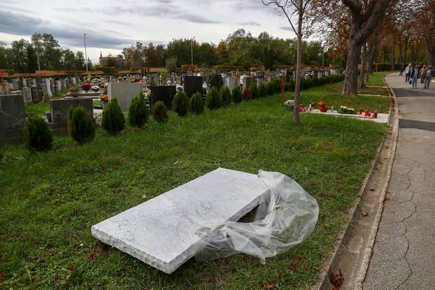 Zagreb: Grob Ivana Kožarića na Mirogoju