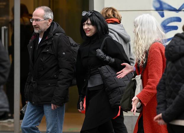 Zagreb: Mirela Holy s dečkom Sinišom prošetala gradom