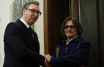 Johnny Depp sletio u Beograd, dočekao ga je nasmijani Vučić