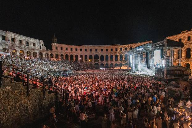 Pula: Parni valjak održao koncert u prepunoj Areni 