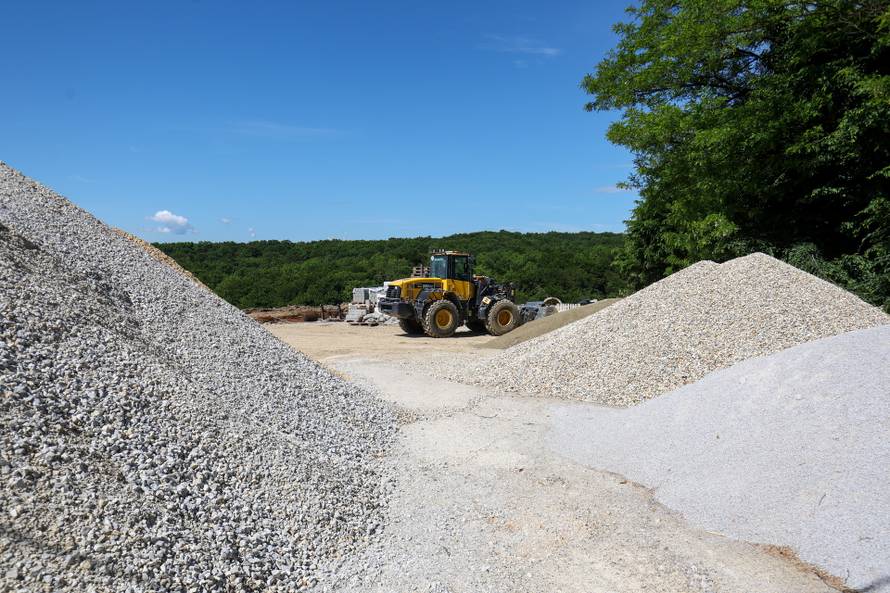 Ilegalno odlagalište otpada u Dubravi Pušćanskoj
