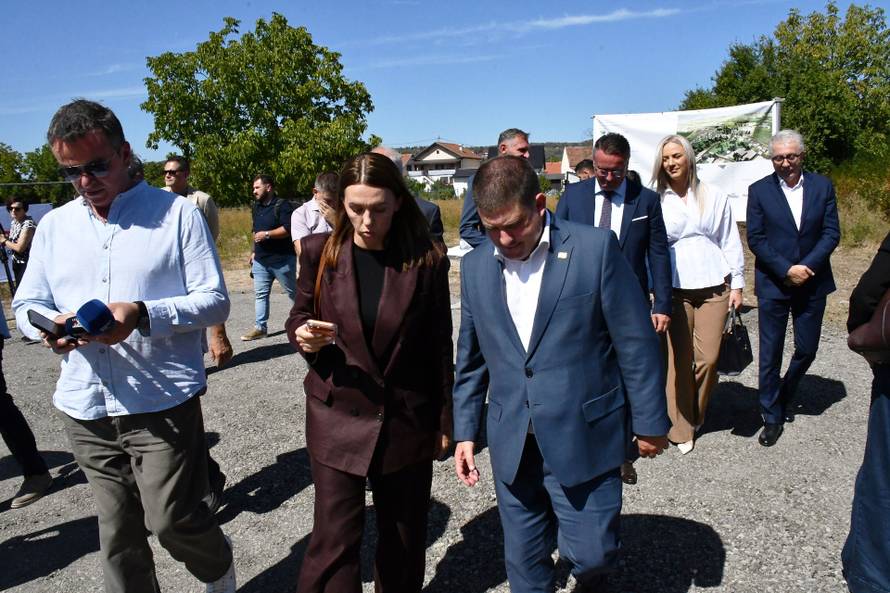 Slavonski Brod: Ministar Butkovi​ć na ​početku radova izgradnje ​​spojne ceste prema holdingu ​Đur​o ​Đ​aković