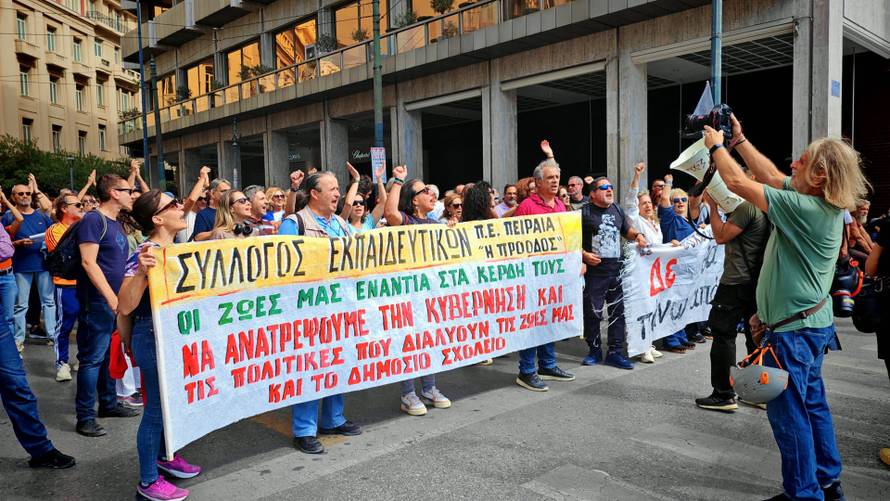 Grčki radnici ponovo štrajkaju: Željeznički promet zaustavljen, brodovi su ostali u lukama