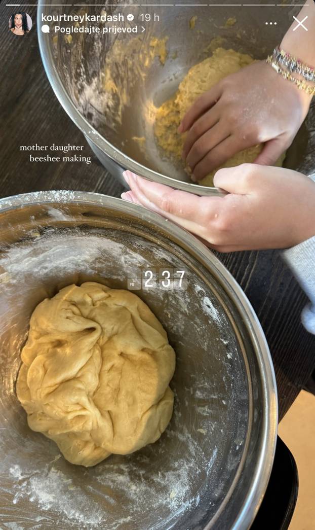 FOTO Kardashianke ovogodišnji Božić provele pomalo neobično za njih: Pogledajte što su radile