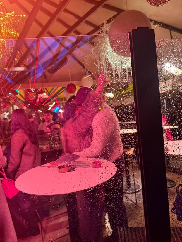 FOTOEKSKLUZIV Joško Gvardiol grlio plavokosu damu u Zagrebu