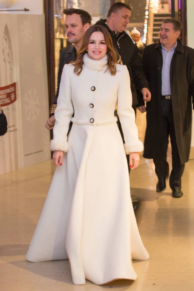 Dubrovnik: Severina brojne Dubrovčane i posjetitelje uvela u Novu 2016. godinu