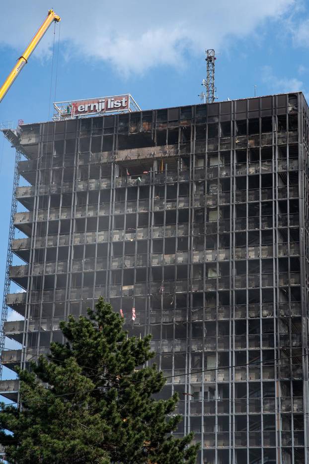 Zagreb: Uklanjanje natpisa Večernji list sa zgrade Vjesnika