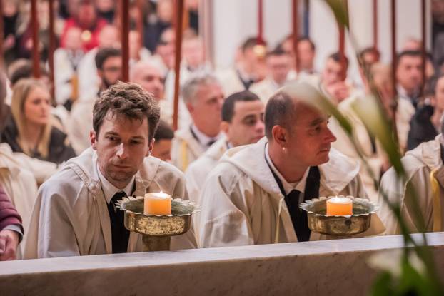 Jelsa: Ispraćaj jelšanskog križa i početak procesije "Za križen"