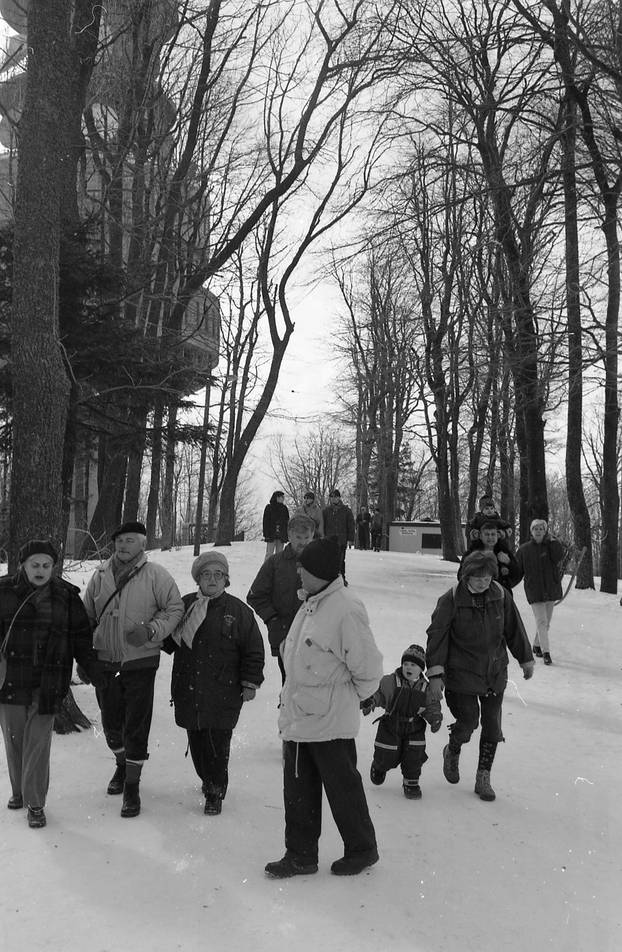 Zagreb: Brojni Zagrepčani uživali na Sljemenu u svježem zraku i raznim aktivnostima