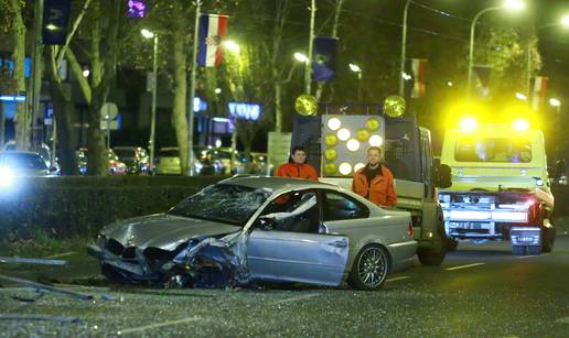 Prijatelj mu žurio na tramvaj pa BMW-om razvalio stanicu?