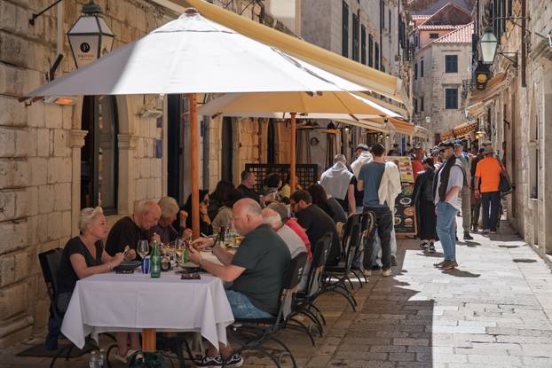 Dubrovnik: Velik broj turista za uskrsne blagdane u gradu
