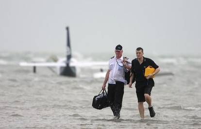 Australac sletio u ocean i spasio šestero ljudi na letu