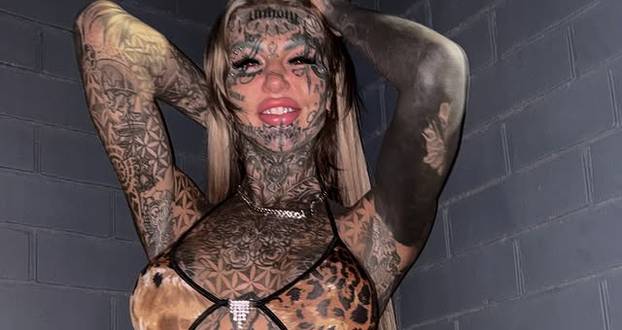 Svojih 600 tetovaža pokazivala je u bikiniju, ali sada ih mora ukloniti: 'Otkazuje mi tijelo...'