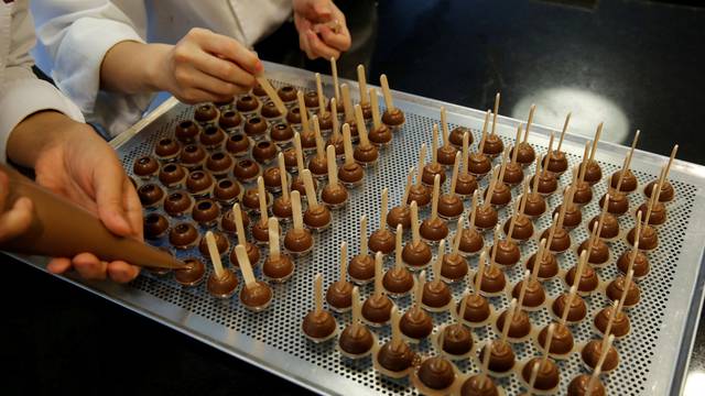 FILE PHOTO: Empoyees of chocolate and cocoa product maker Barry Callebaut prepare chocolates in Zurich