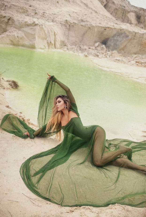 FOTO Mama influencerica: Anita voli pozirati bez ičega na sebi