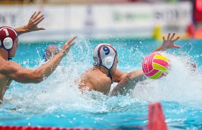 Incident na SP-u u Zagrebu! Talijanka bacila bocu na Srbe jer su joj sina uhvatili za testise