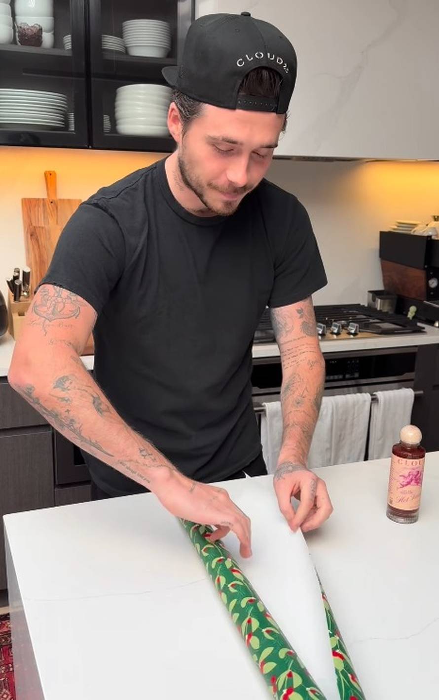 Romeo i Cruz Beckham tetovažama odali počast obitelji, Brooklyn svoje briše