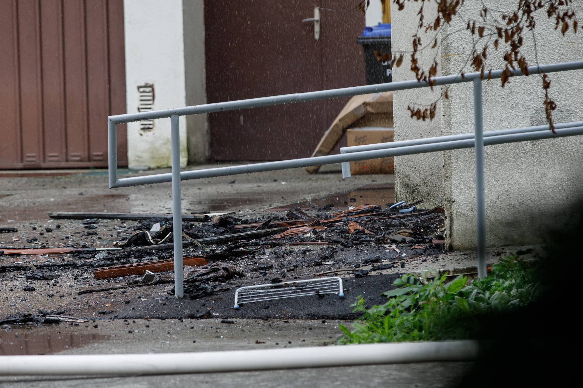 Zagreb: U Prečkom izbio požar u stambenoj zgradi koji se proširio na gornje katove