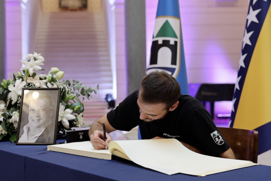 Sarajevo: Otvorena knjiga žalosti povodom smrti Halida Bešlića