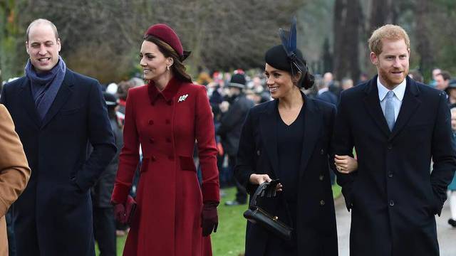 Kraljevski Božić: Kate odjenula klasično, a Meghan moderno...